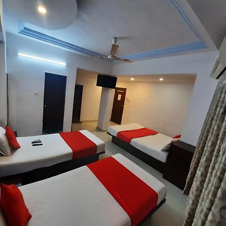 Hotel Royal Night อาเมดาบัด ภายนอก รูปภาพ