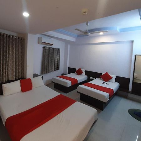 Hotel Royal Night อาเมดาบัด ภายนอก รูปภาพ
