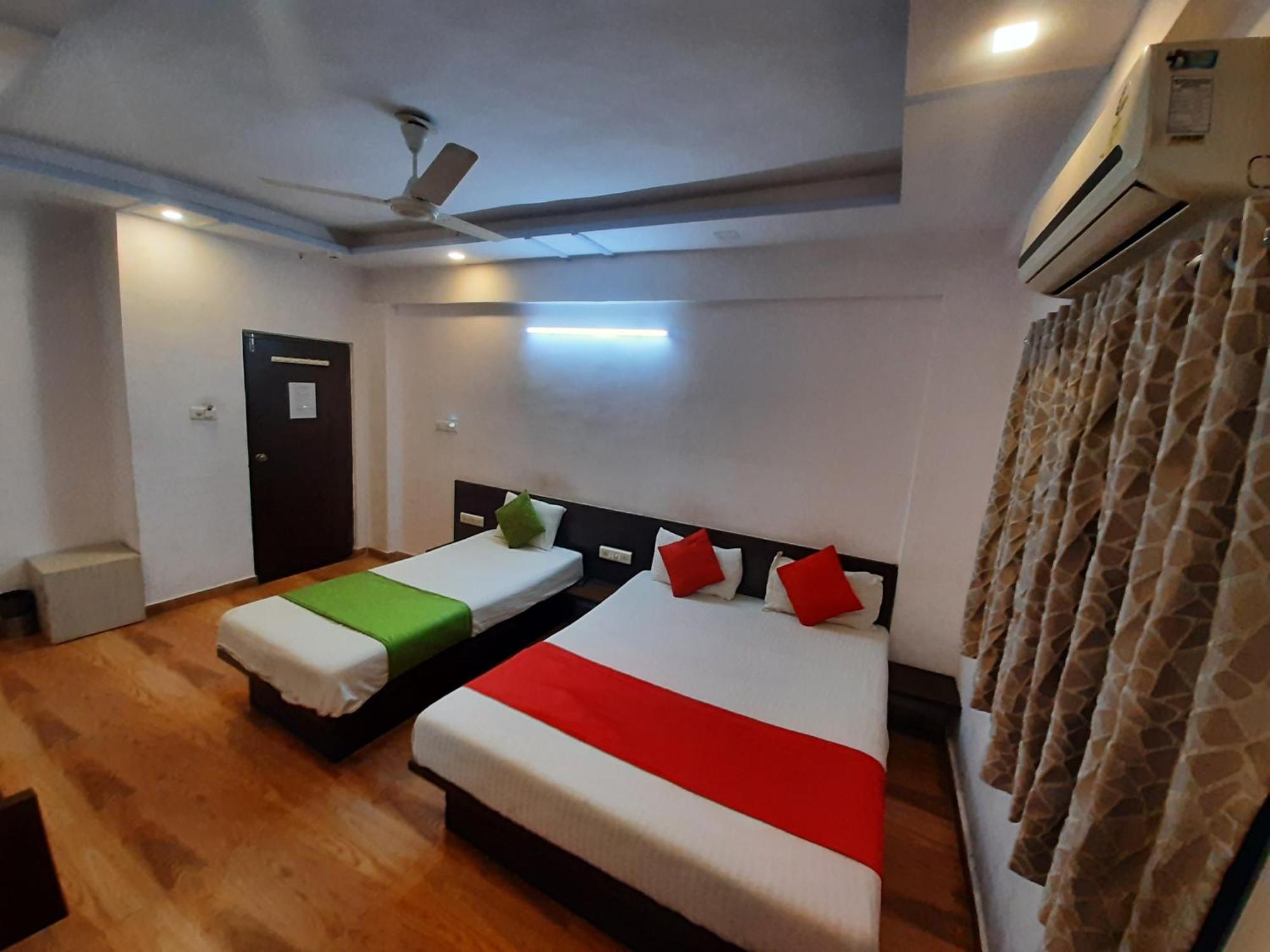 Hotel Royal Night อาเมดาบัด ภายนอก รูปภาพ