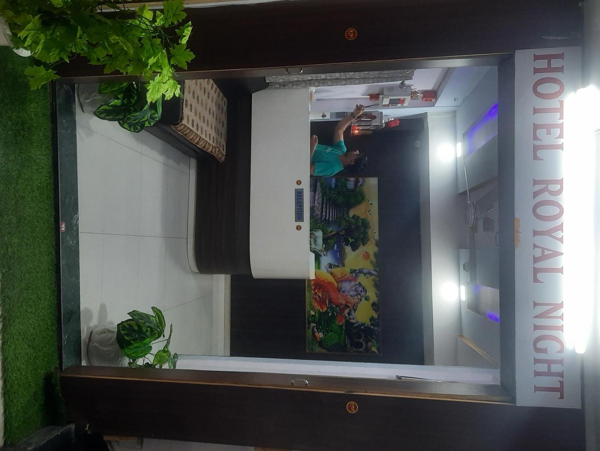 Hotel Royal Night อาเมดาบัด ภายนอก รูปภาพ